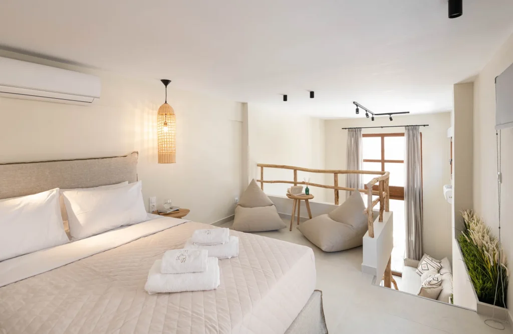 Tiara Holidays - Palm Residences - Sugnature Loft Residence - bedroom 1